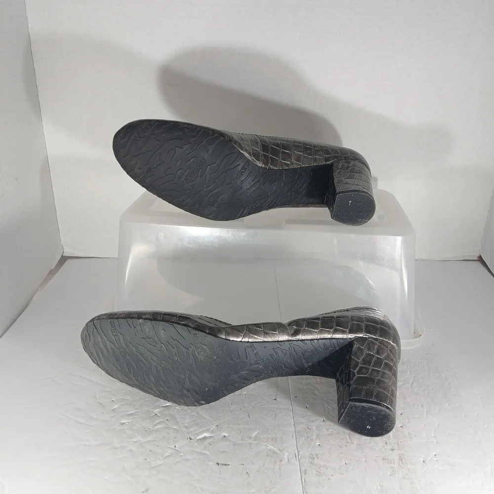 Anne Klein Fenton Pumps 10M Pewter Metallic Croc Embossed Block Heel Round Toe